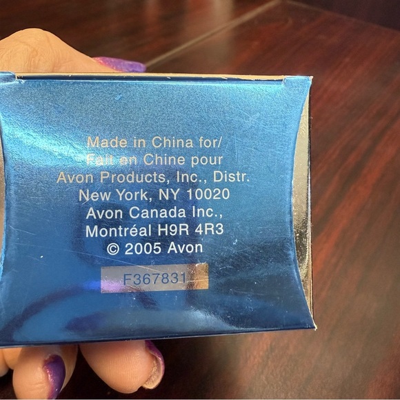 Avon Rhinestone accented stacked hearts Pendant Necklace Goldtone NIB vintage - Picture 5 of 7